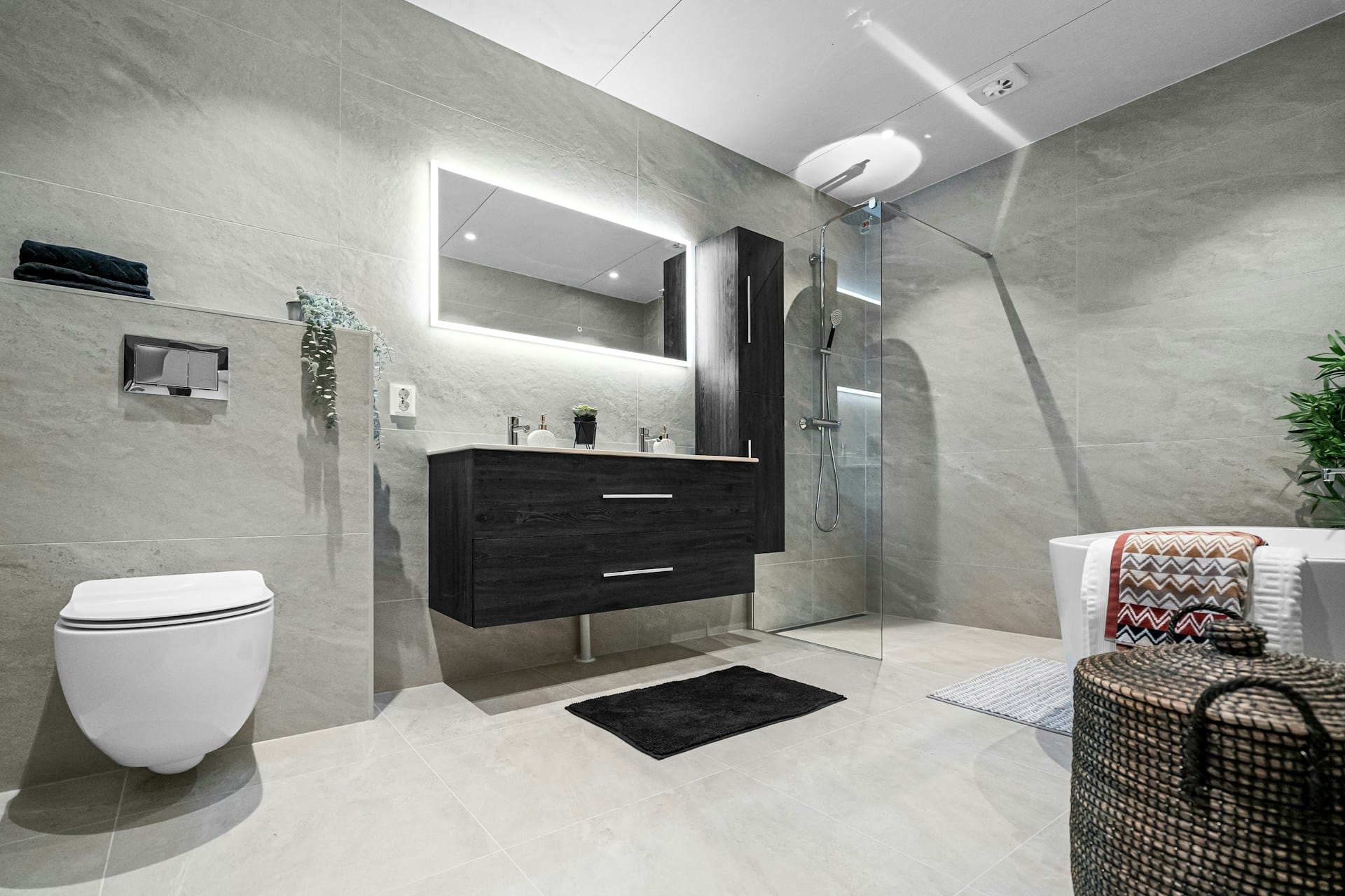 Bathroom Mirrors With Lights to Transform Bathroom Spaces
