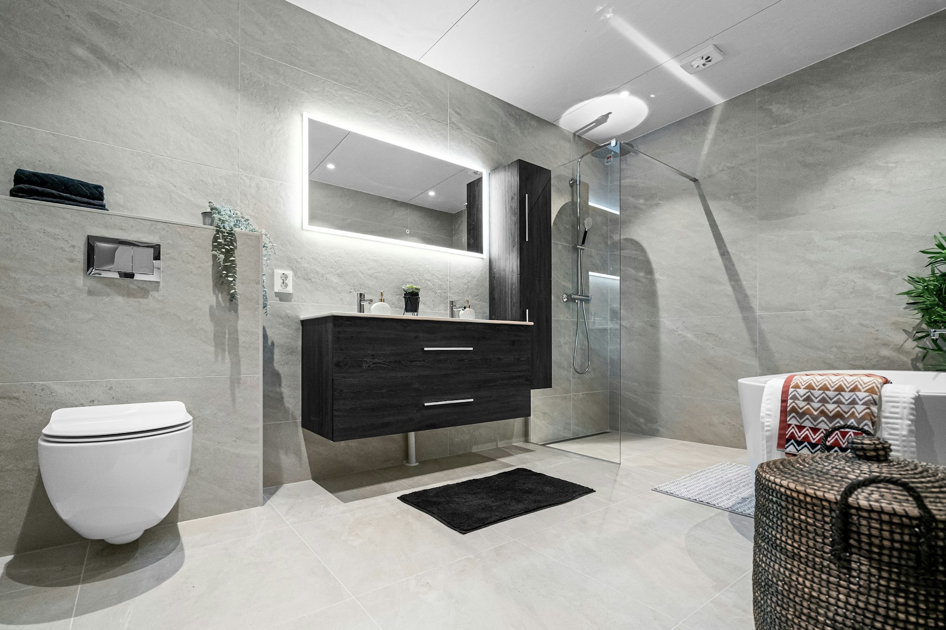Bathroom Mirrors With Lights to Transform Bathroom Spaces